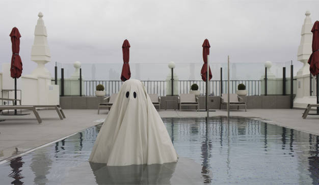 El fantasma protagonista de la campaña del Hotel Riu Plaza España