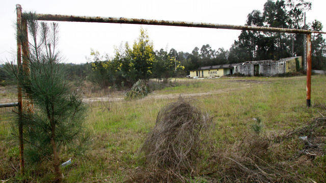 Un campo de fútbol en Galicia en claro estado de abandono