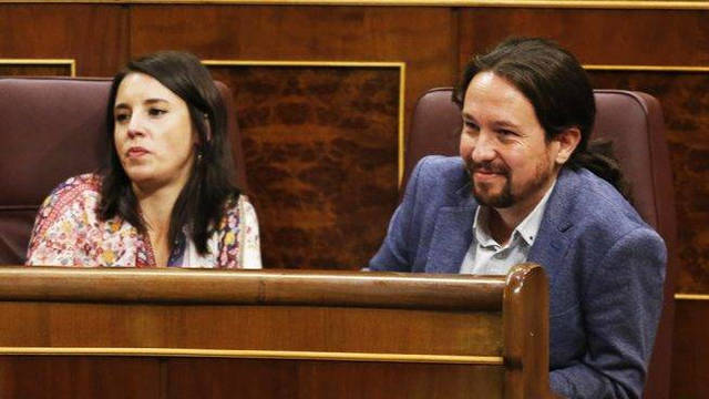 Irene Montero y Pablo Iglesias en el Congreso de los Dipuados. 