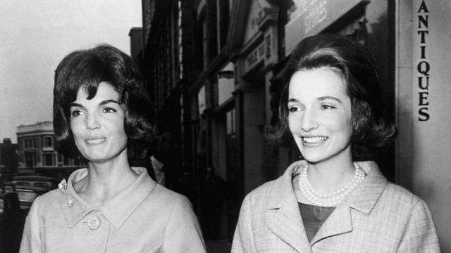 A la derecha, Lee, junto a su hermana Jackie Kennedy.