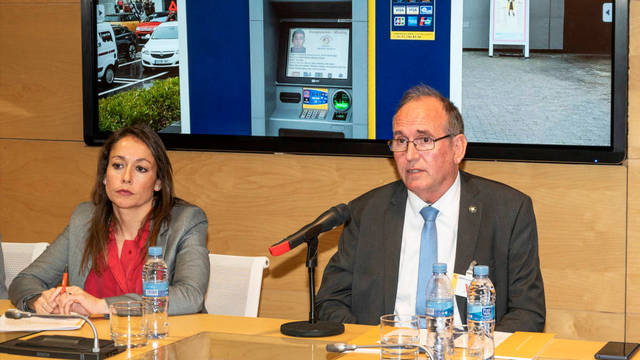 Laura López, del Centro Nacional de Desaparecidos junto a Joaquín Amills, presidente de SosDesaparecidos.