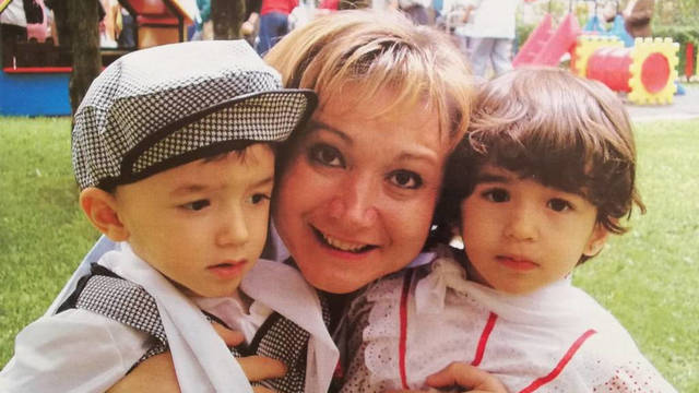 Paloma con sus dos hijos. Foto cedida solo para esta publicación.