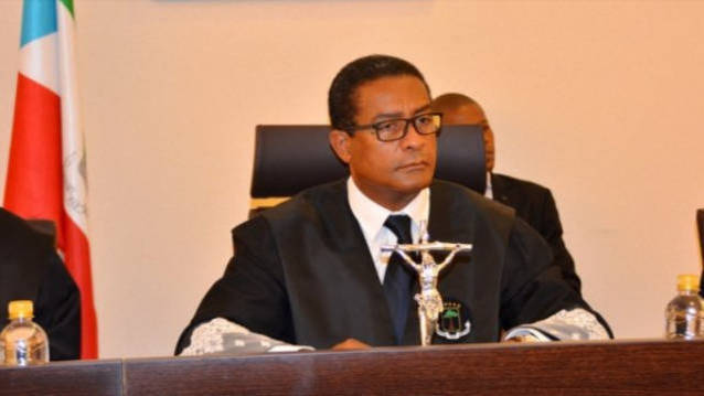 El magistrado en una foto cuando presidía la Corte Suprema de Guinea.