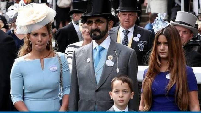 El Emir y la princesa Haya junto a sus dos hijos.