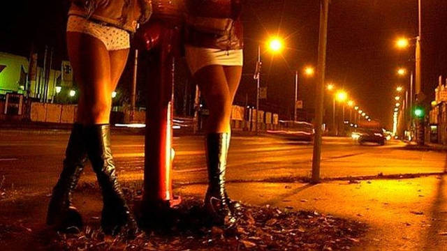 Dos prostitutas en una calle de Barcelona.