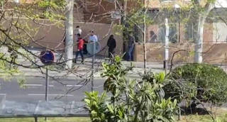 Vídeos: Los menores del caótico Centro de Hortaleza violan la cuarentena saltando los muros