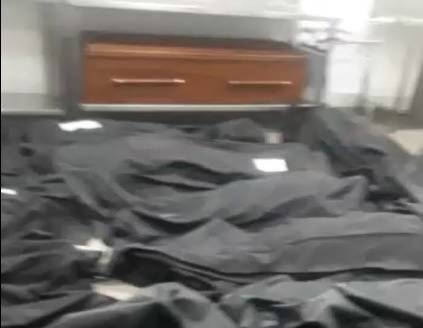 Cadáveres apilados en un hospital de Nueva York