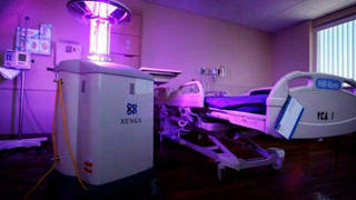 Robots con luz ultravioleta de tipo C, el nuevo método para desinfectar las salas de los hospitales de Covid-19