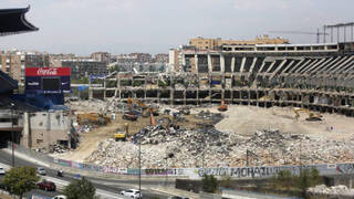 Adiós al Calderón: Vídeo del derribo de la última grada del mítico Estadio de las grandes hazañas del Atlético de Madrid