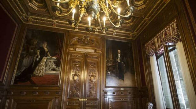 El interior del Palacio de Linares esconde misterios sin explicar.