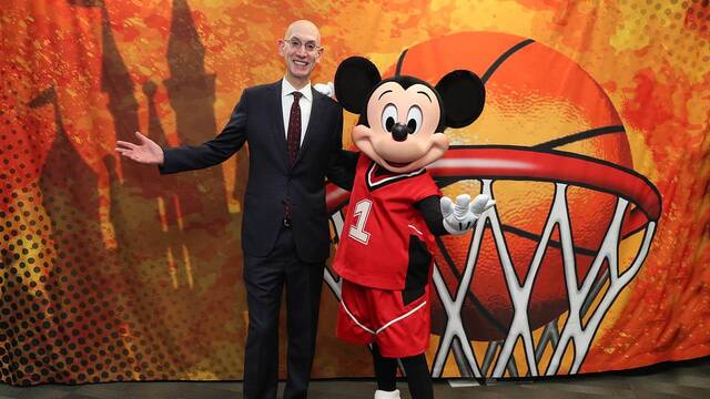 El comisionado de la NBA, Adam Silver, en Disney.
