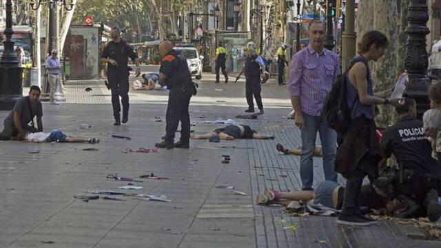 Una de las imágenes en la Rambla que dejó el atentado de Barcelona.