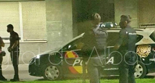 Intervención de los agentes de policía en la reyerta de Albacete, imagen cedida por El Digital de Albacete.