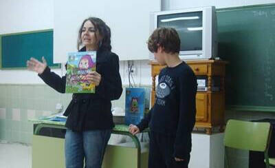 Pilar Redondo en una actividad sobre literatura infantil en el Colegio Juan Martín Pinzón, en Ronda.