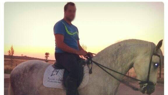 Eugenio a caballo.