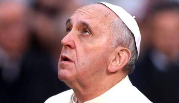 El Papa Francisco I triste por la situación que atraviesa el Vaticano.