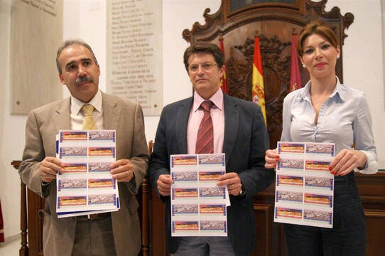 El ex presidente Dionisio González en un sorteo especial para los damnificados del terremoto de Lorca.