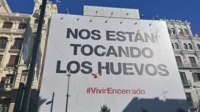 El primer cartel de la campaña en un edificio de la Gran Vía (Madrid). 