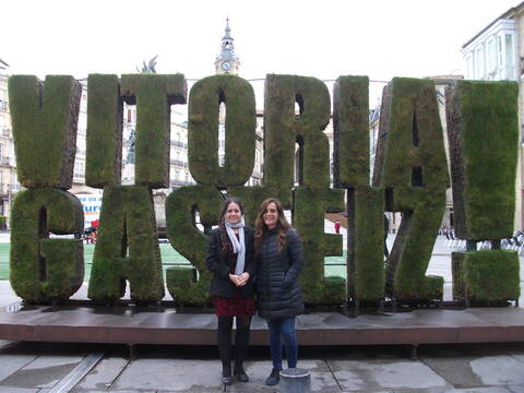 Las escritoras Maribel Valdivia y Pilar Redondo en Vitoria Gasteiz, en unas jornadas sobre la lectura