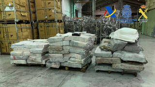 La nueva modalidad de las bandas de narcos: Dos toneladas de cocaína en sacos de carbón