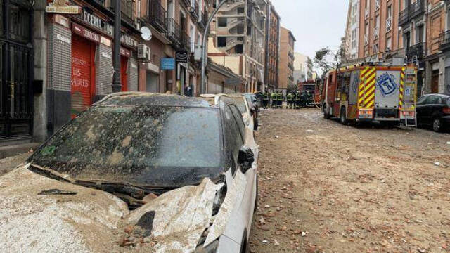 Destrozos por la explosión de gas en calle Toledo de Madrid