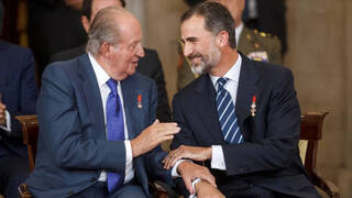 El Rey Felipe VI inicia un plan de acercamiento a su padre Juan Carlos I