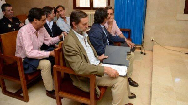 Los seis hermanos Ruiz-Mateos durante el juicio en Mallorca.