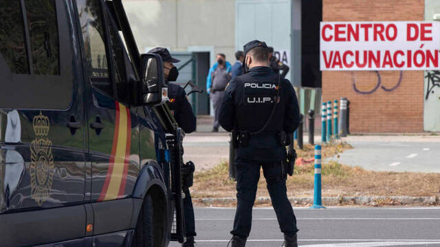 En Cataluña no se vacuna a los policías nacionales ni guardias civiles.
