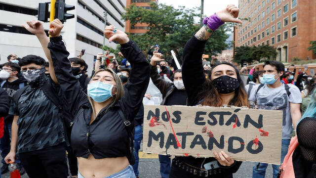 Manifestación de estudiantes por la violencia policial en Colombia