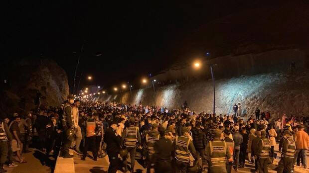 Miles de marroquíes entran en Ceuta. 