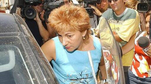 Dolores Vázquez perseguida por la prensa. 
