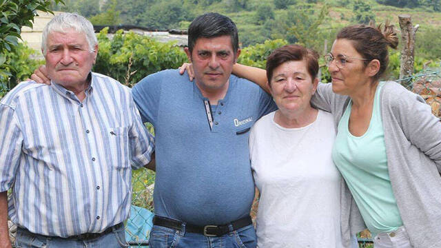 Jorge Casaleiro y su familia, en una foto cedida. 