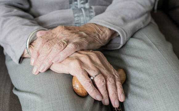 Casi dos millones de mayores viven solos en España, y de ellos, 368.400 superan los 85 años. 