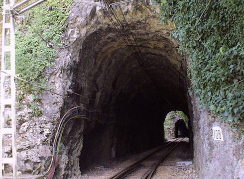 El túnel donde tuvo lugar el accidente ferroviario en Vega de Anzo
