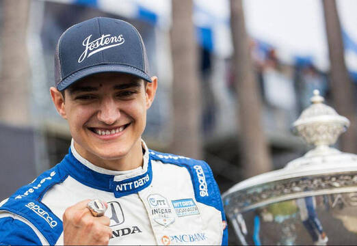 Álex Palou celebra el título de la IndyCar tras la última carrera de la temporada