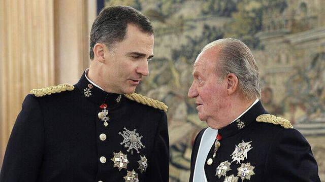 El Rey Felipe VI y Don Juan Carlos I. 