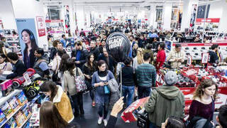 Black Friday: De la euforia por los bajos precios a los graves riesgos de hacerse adicto a las compras