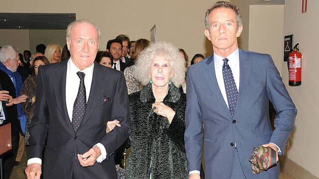 Tomás Terry con Cayetana de Alba y Alfonso Díaz. 