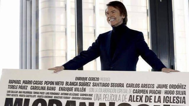 Raphael en la presentación de su película 'Mi gran noche' de Álex de la Iglesia.