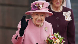 Alarma en el Reino Unido: La Reina Isabel II positivo en Covid a los 95 años 