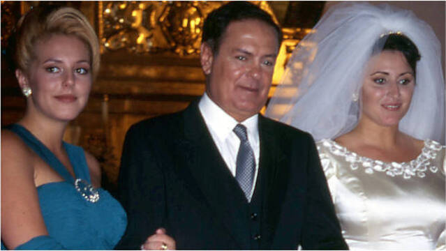 Las dos mujeres y el boxeador el día de la boda de la pareja en 1995. 