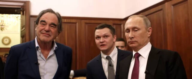 Vladímir Putin junto a Oliver Stone.