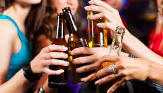 Los médicos proponen subir el precio del alcohol y la edad de su consumo en España