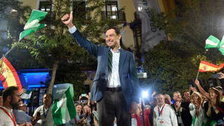 Juanma Moreno hace historia en Andalucía consiguiendo por primera vez mayoría absoluta para el PP 