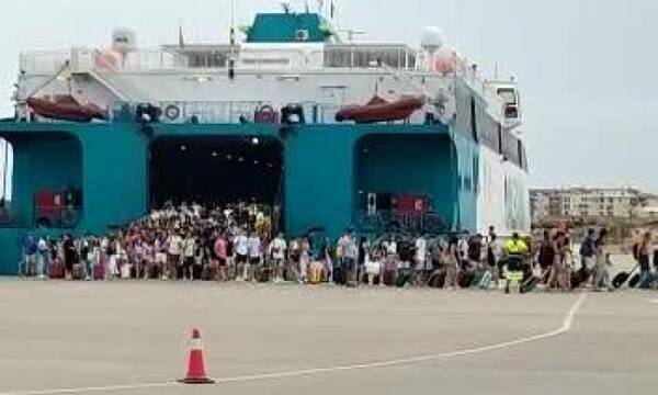 Desembarco masivo de jóvenes en Ciutadella (Menorca).