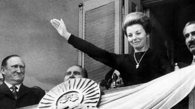 Isabelita de Perón durante su mandato como presidenta de Argentina. 