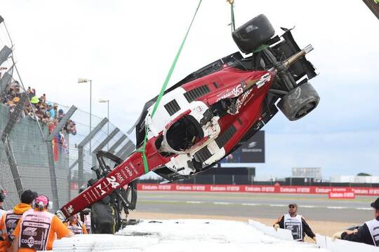 Accidente de Zhou en el Gran Premio de Gran Bretaña.