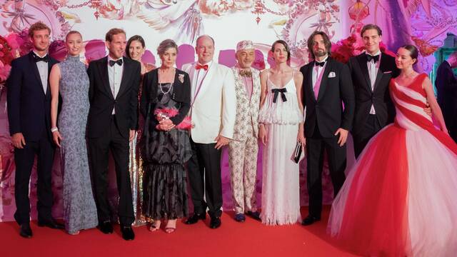 El Baile De La Rosa regresa a Mónaco : ausencias, espíritu festivo y mucho glamour