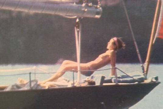 Carolina de Mónaco desnudo en un barco. 