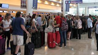 El 'timo de las maletas': Dicen ser un familiar que pide dinero para pasar su equipaje por aduanas
